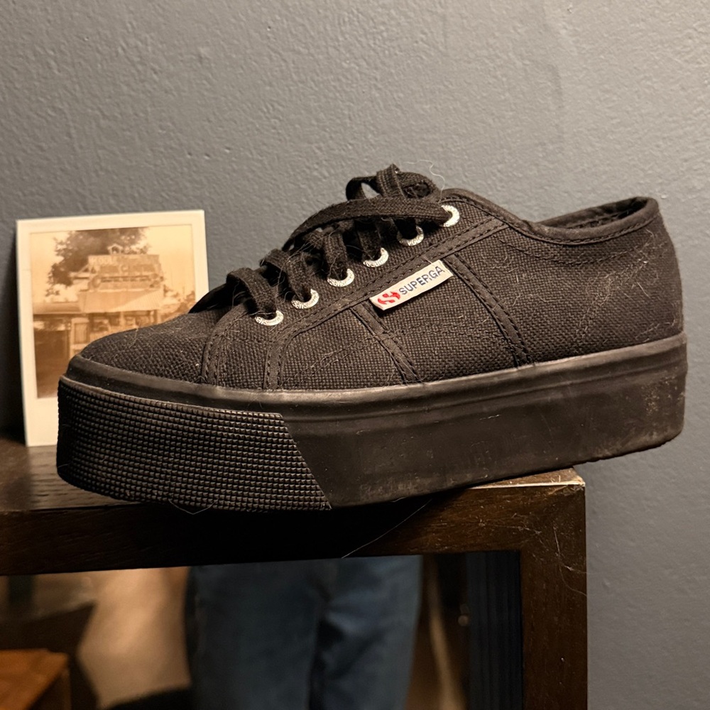 Superga Classic Platform Black/Black  Lace-Up Sneakers -Gum Rubber Soles! EUC🖤